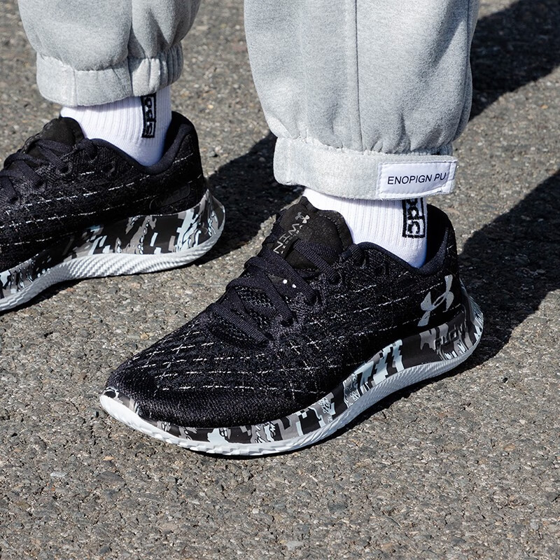 安德玛男鞋FLOW科技轻盈安德玛运动鞋织物透气鞋面减震跑步鞋 3025474-001