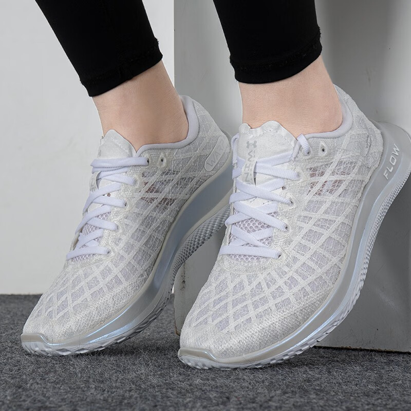 安德玛女鞋 休闲运动鞋轻便网面透气耐磨跑步鞋 3025222-101