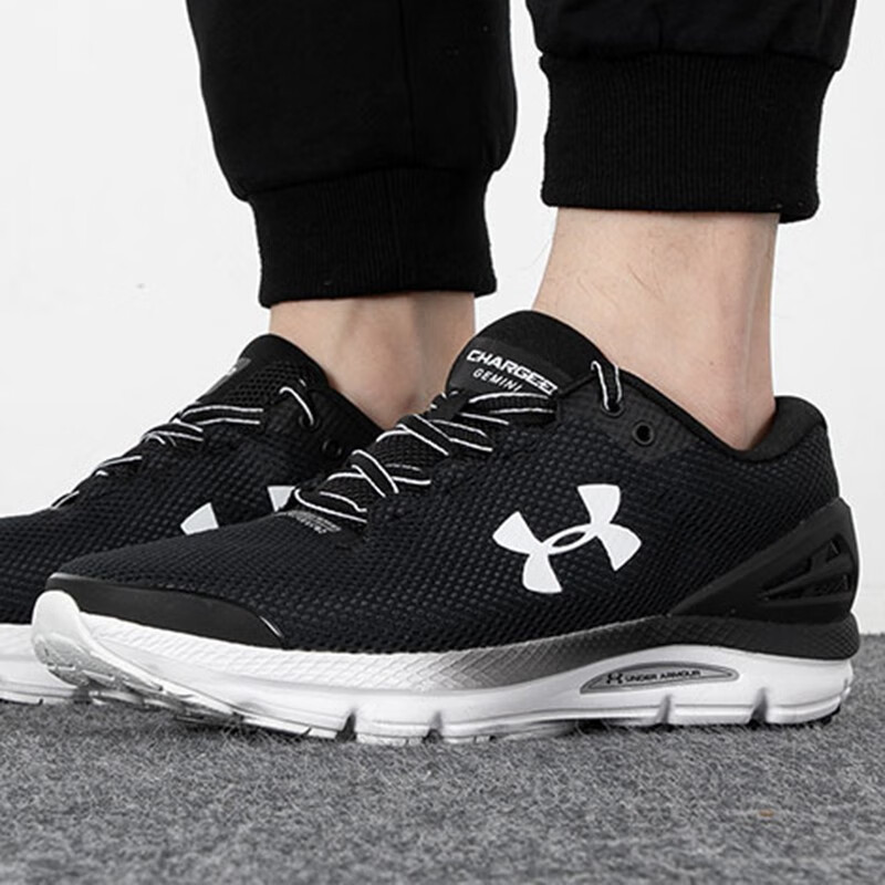 安德玛女鞋 健身训练户外运动鞋子舒适透气缓震跑步鞋 3023277-002