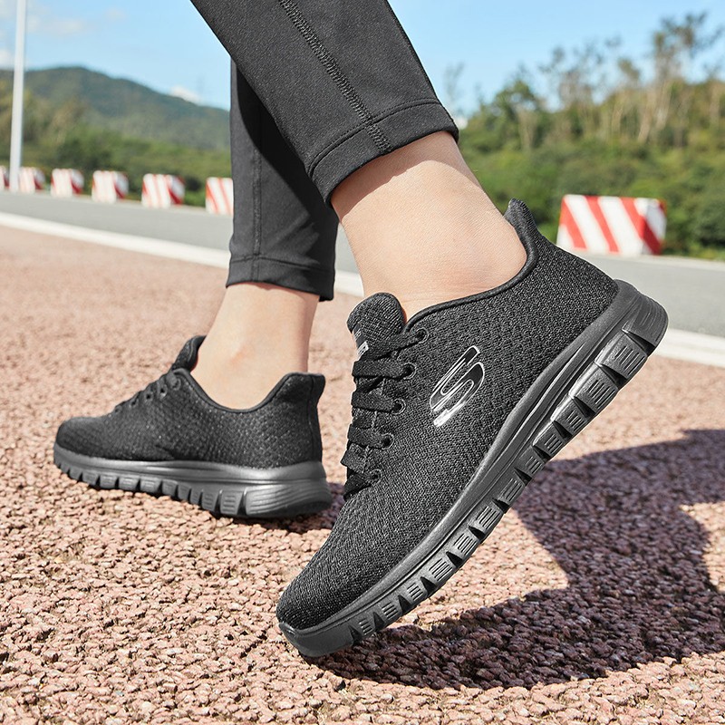 斯凯奇女鞋轻便网面休闲鞋减震跑步鞋防滑耐磨运动鞋女 88888267-BBK