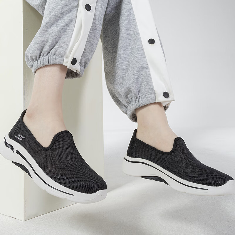 斯凯奇女鞋运动鞋轻便舒适透气时尚潮流运动休闲健步鞋 896018-BKW