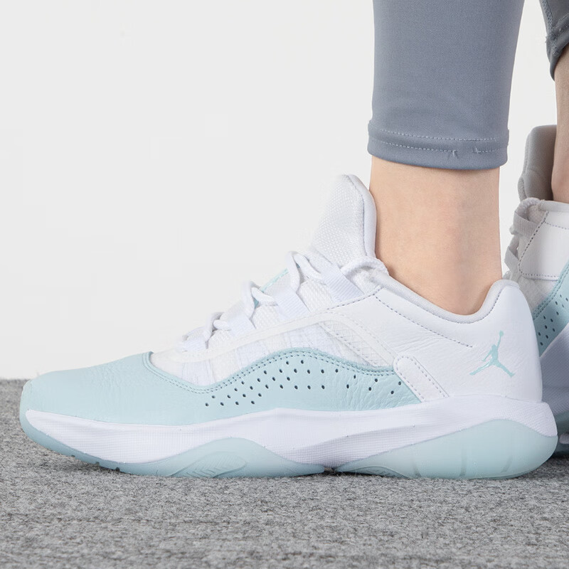 耐克 女鞋 AIR JORDAN 11运动鞋子户外耐磨轻便休闲鞋 DV2629-100