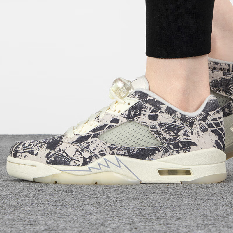 耐克女鞋 运动鞋Air Jordan 5 AJ5涂鸦椰奶色气垫鞋低帮篮球鞋 DA8016-100