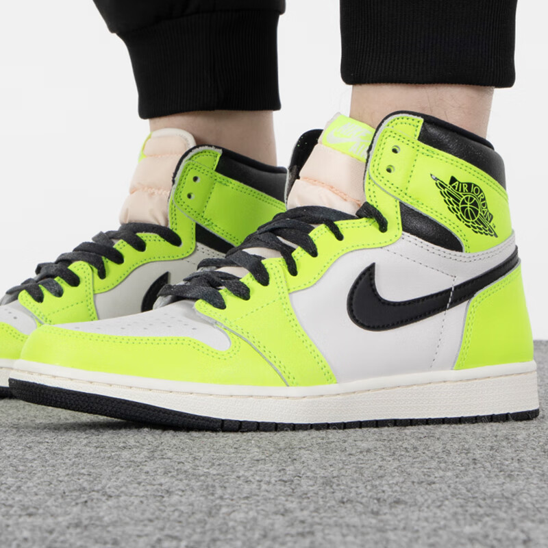 耐克男鞋 AJ1篮球鞋实战训练运动鞋透气高帮板鞋休闲鞋 555088-702