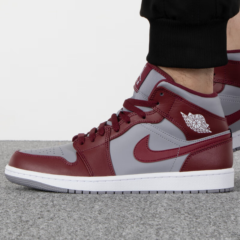 耐克男鞋 运动鞋AIR JORDAN 1 轻盈时尚休闲鞋高帮篮球鞋 DQ8426-615