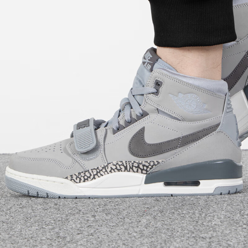 耐克男鞋子舒适运动鞋实战训练耐磨缓震休闲篮球鞋 AV3922-002