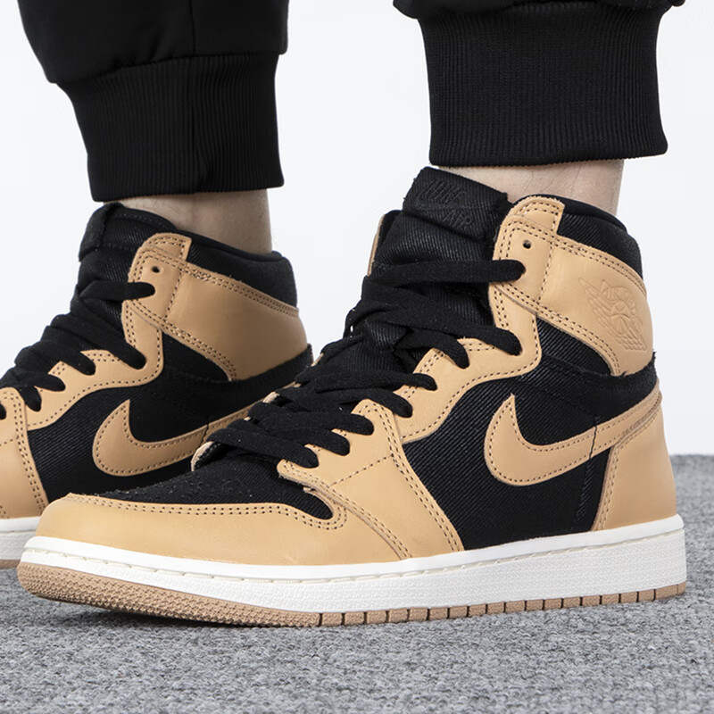 耐克男鞋AIRJORDAN1RETROHIGHOG运动鞋透气时尚休闲鞋板鞋 555088-202