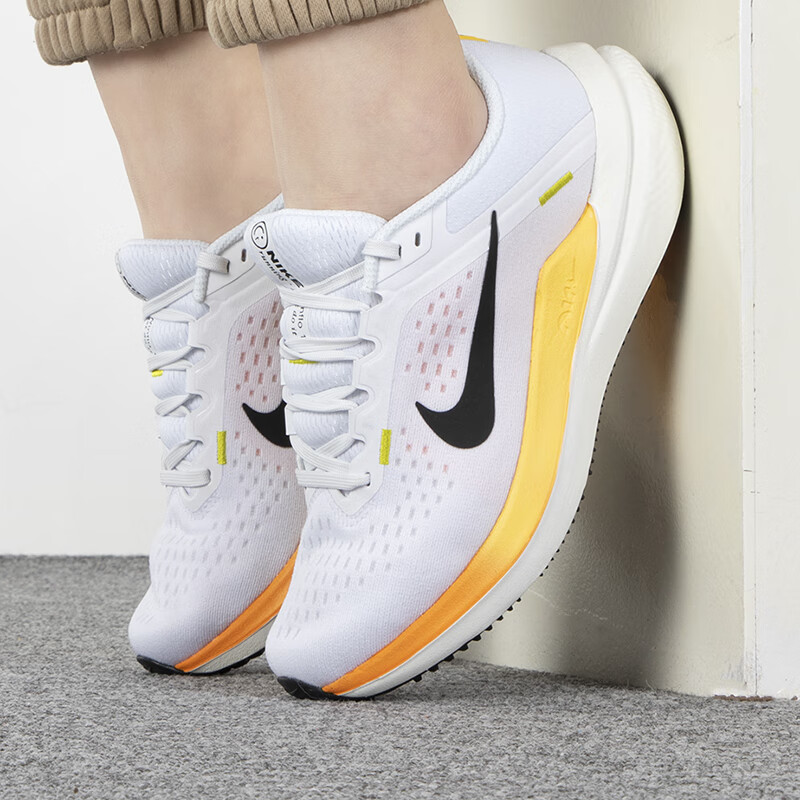 耐克 女鞋 运动鞋缓震回弹气垫运动跑步鞋 DV4023-101