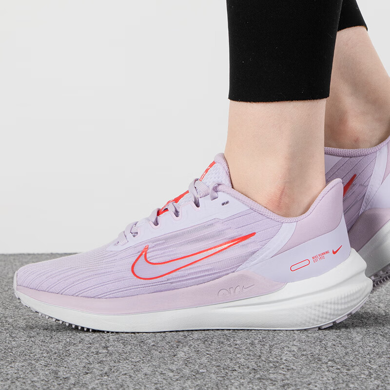 耐克女鞋 ZOOM缓震运动鞋时尚潮流透气休闲耐磨跑步鞋 DD8686-501