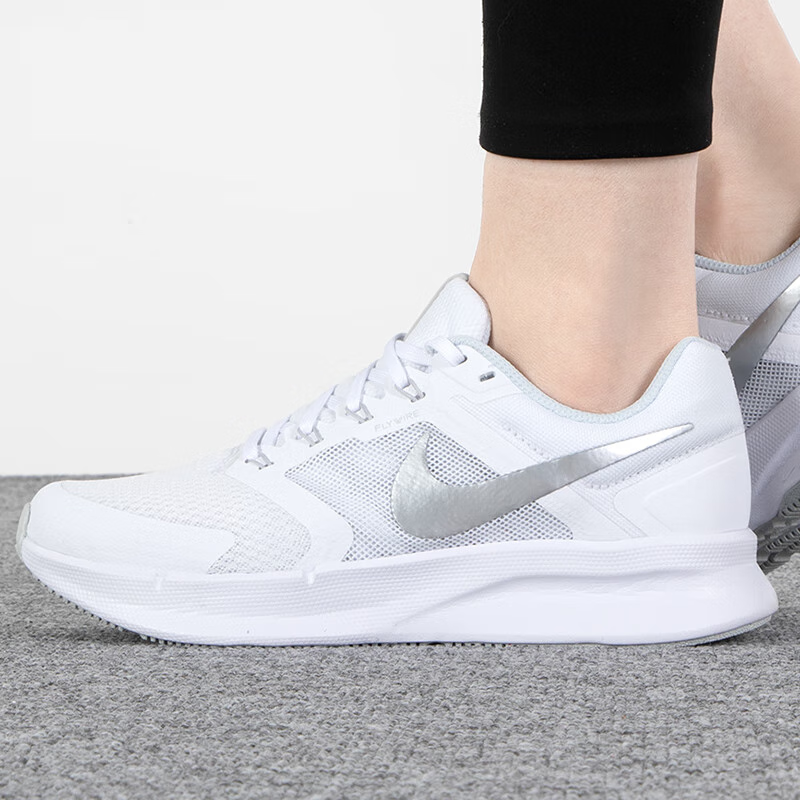 耐克RUN SWIFT 3跑步女鞋 健身训练透气耐磨轻便休闲运动鞋 DR2698-101