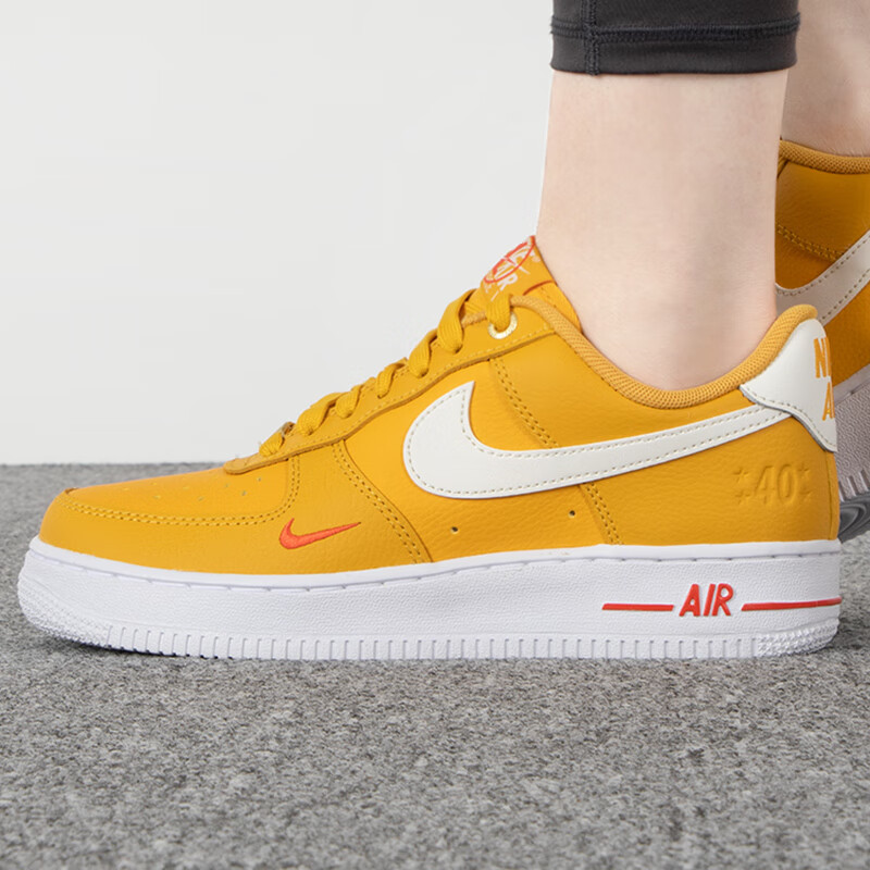 耐克 女鞋运动鞋 复古空军一号耐磨舒适透气低帮休闲鞋 DQ7582-700