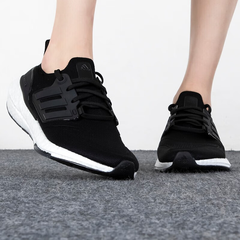 阿迪达斯 男鞋女鞋 ULTRABOOST运动鞋缓震透气轻质休闲跑步鞋 GX3062