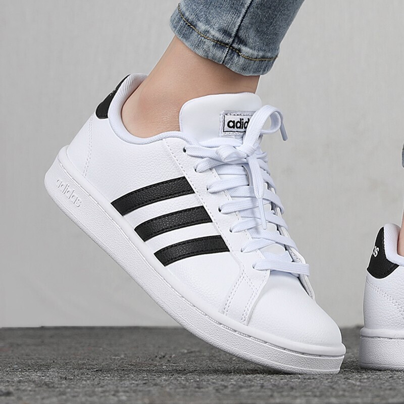 阿迪达斯 女 运动鞋  F36483