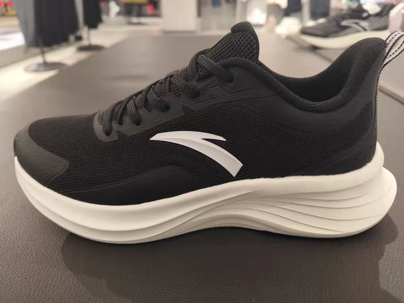 安踏2024新款运动鞋跑步鞋舒适防震防滑软底412430201